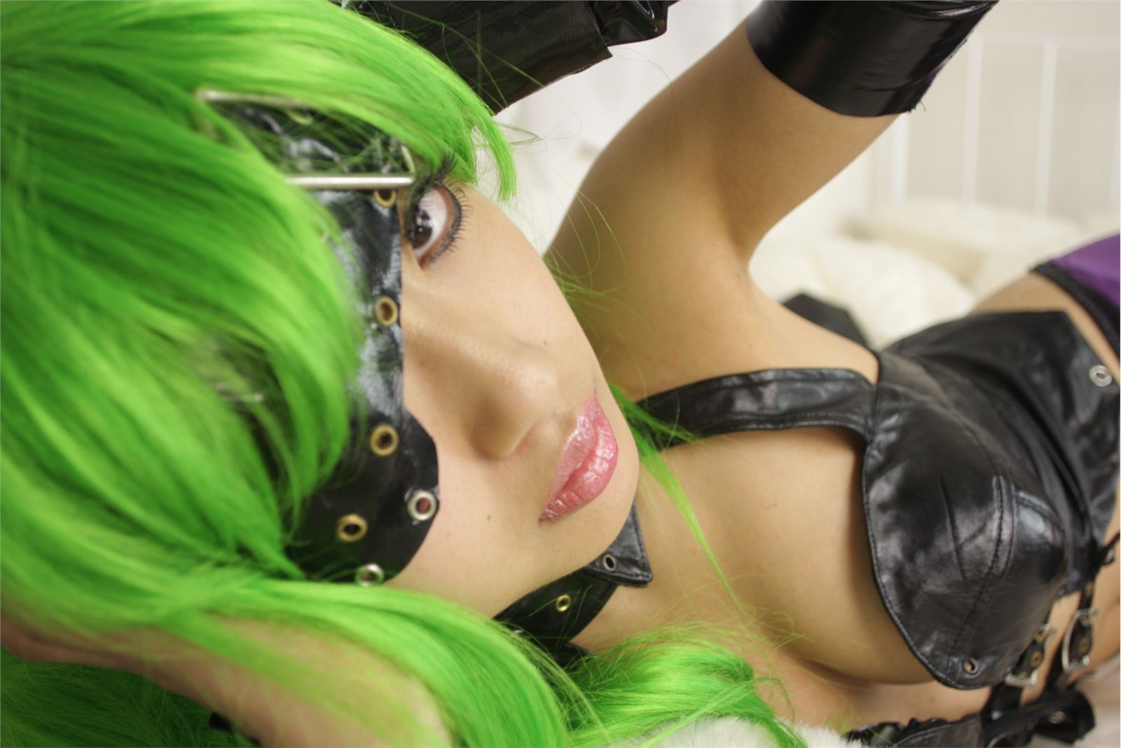 [Cosplay]  Darkstalkers - Morrigan with great body in latex 2